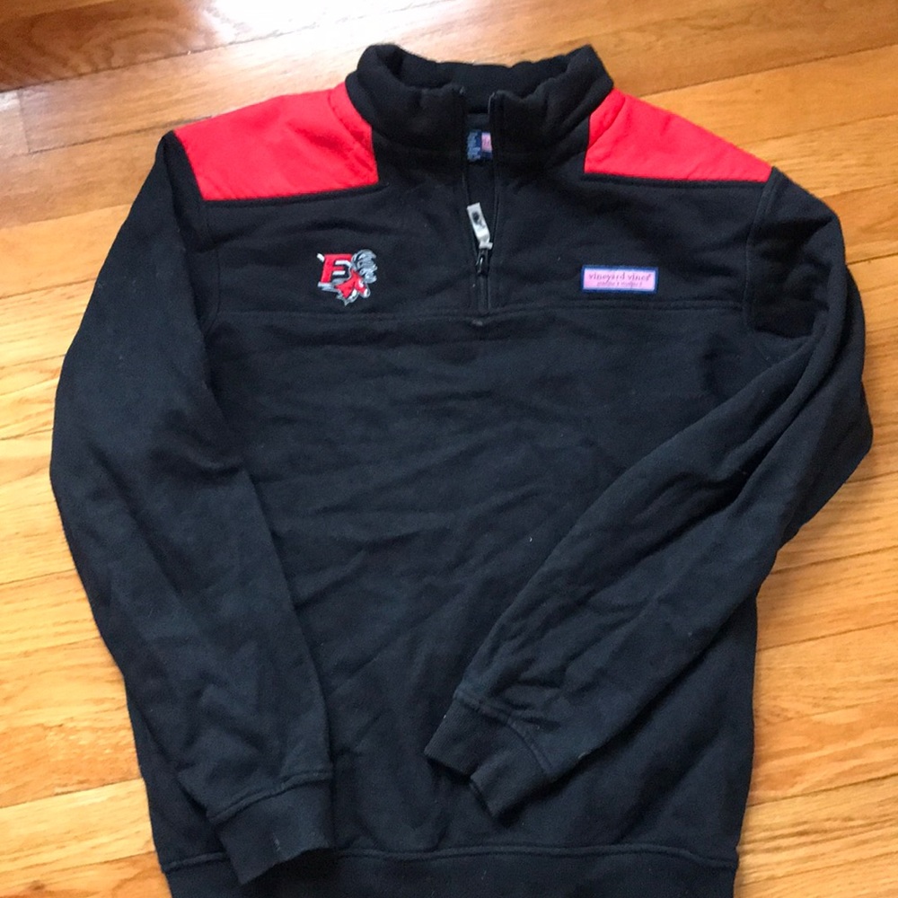 Vineyard Vines pull over Fairfield University